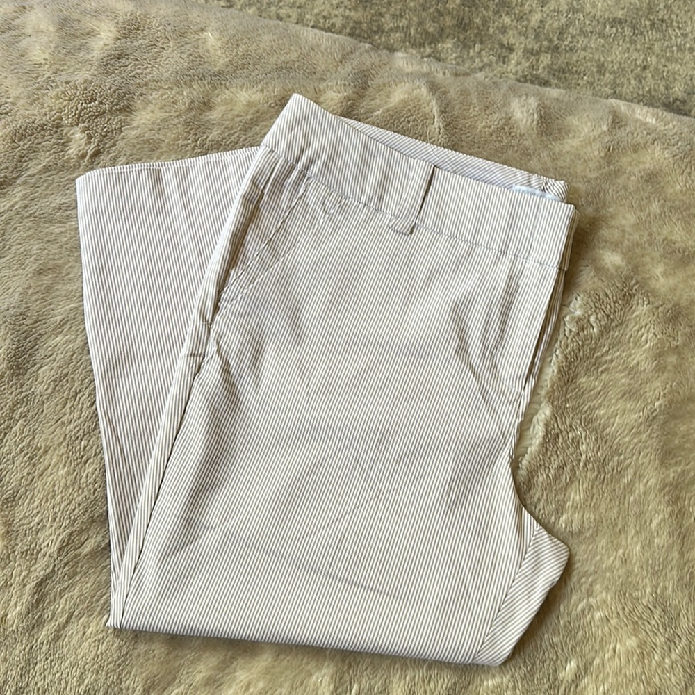 NY&Co. Beige & White Stripe Seersucker Capris Sz 18